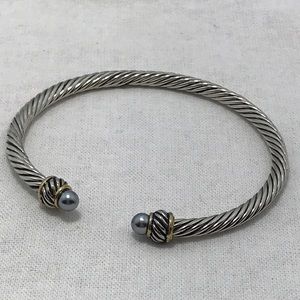 New 2 tone cable bracelet with grey pearl tips